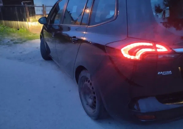 samochody osobowe Opel Zafira cena 35500 przebieg: 230000, rok produkcji 2015 z Świdnica